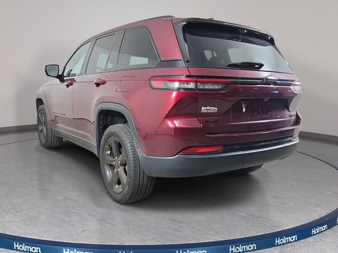 Used 2024 Jeep Grand Cherokee Limited w/ Luxury Tech Group II image 8