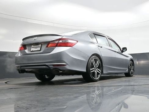 Used 2017 Honda Accord Sport image 34