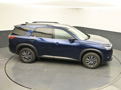 Used 2025 Nissan Pathfinder SV FWD image 37