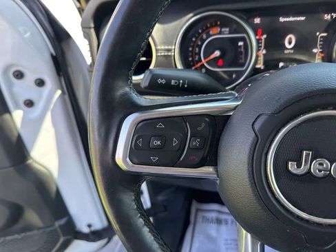Used 2020 Jeep Wrangler Unlimited Sahara w/ Dual Top Group AWD/4WD image 17