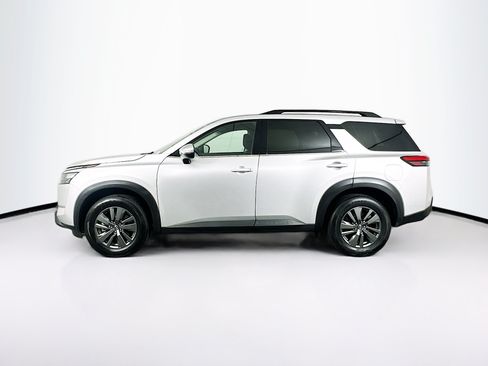 Used 2025 Nissan Pathfinder SV FWD image 4