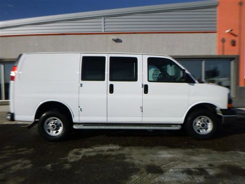 Used 2024 GMC Savana 2500 w/ Driver Convenience Package image 7