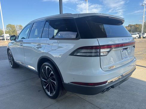 Used 2020 Lincoln Aviator Reserve w/ Equipment Group 202A image 4