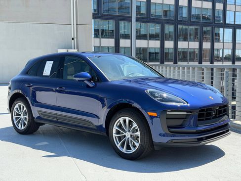 Used 2026 Porsche Macan AWD/4WD image 9