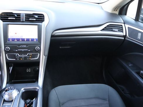 Used 2020 Ford Fusion SE FWD image 12
