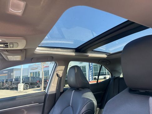 Used 2020 Toyota Camry XSE image 12