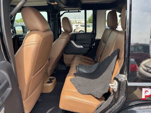 Used 2015 Jeep Wrangler Unlimited Rubicon w/ Connectivity Group image 8