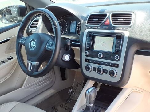 Used 2014 Volkswagen Eos FWD image 18