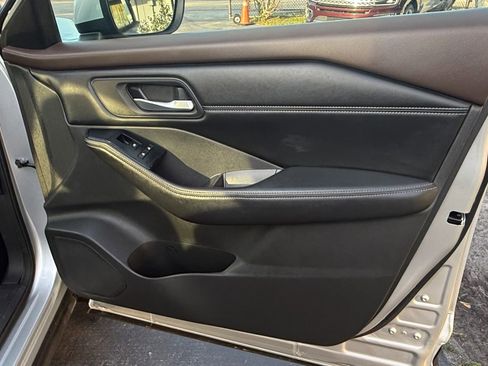 Used 2022 Nissan Rogue SV w/ SV Premium Package image 23