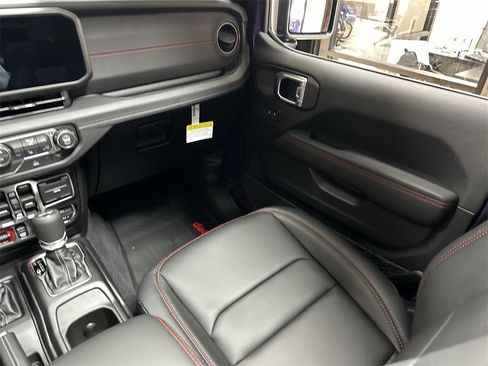 New 2026 Jeep Wrangler Unlimited Rubicon w/ Xtreme 35 Tire Package image 12