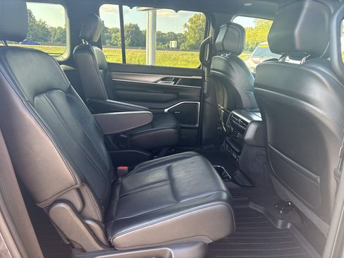 Used 2024 Jeep Wagoneer L Series II w/ Convenience Group I AWD/4WD image 27