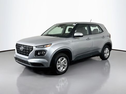 Used 2026 Hyundai Venue SE FWD image 4