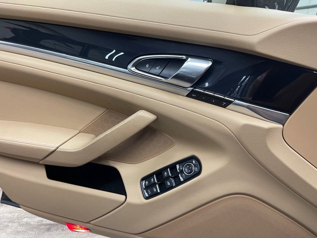 Used 2014 Porsche Panamera image 30