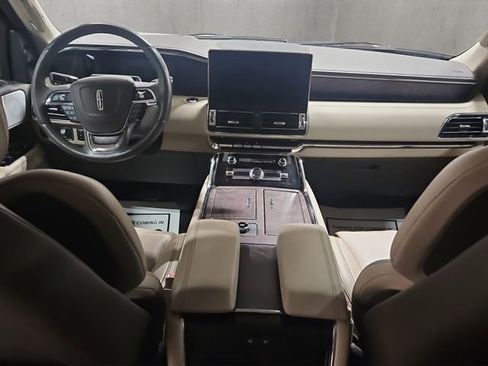 Used 2024 Lincoln Navigator Reserve image 2