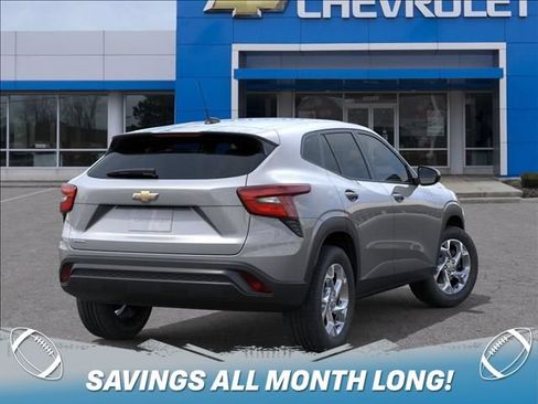 New 2026 Chevrolet Trax LS w/ LS Convenience Package FWD image 4