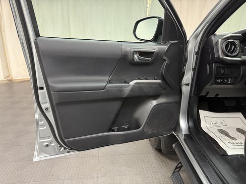 Used 2022 Toyota Tacoma TRD Sport AWD/4WD image 25