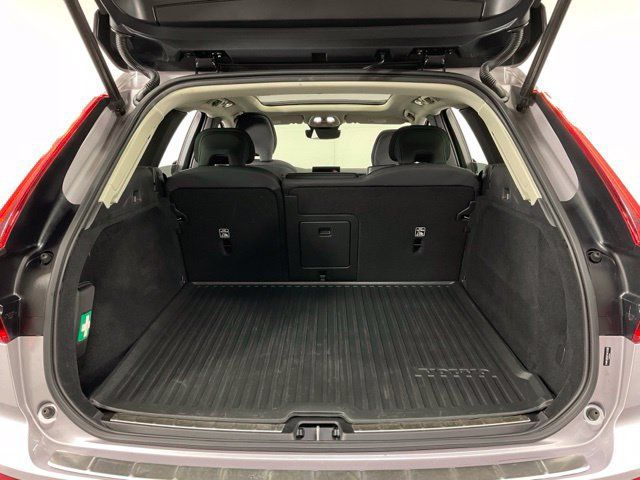 Certified 2026 Volvo XC60 B5 Plus AWD/4WD image 31