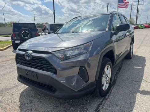 Used 2021 Toyota RAV4 LE AWD/4WD image 8