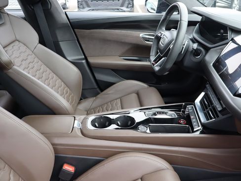 Used 2024 Audi RS e-tron GT image 19