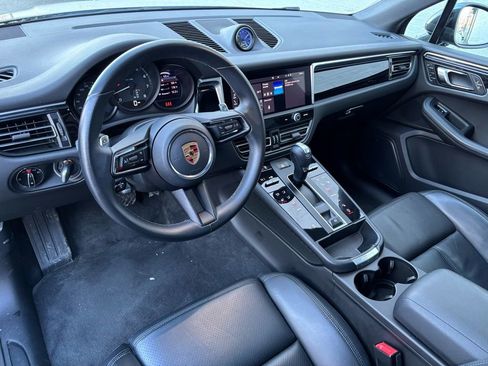 Certified 2023 Porsche Macan image 4