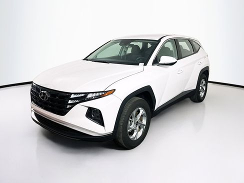 Used 2024 Hyundai Tucson SE AWD/4WD image 3