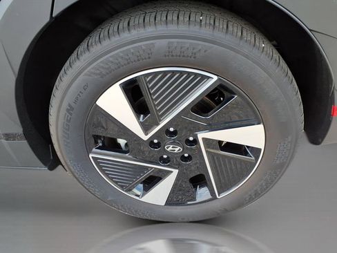 Used 2025 Hyundai Ioniq 5 SE image 6