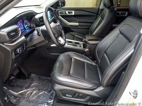 Certified 2023 Ford Explorer XLT w/ Equipment Group 202A AWD/4WD image 9