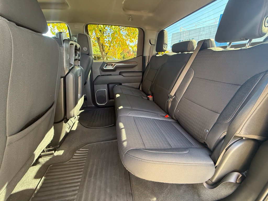 Used 2023 Chevrolet Silverado 1500 LT AWD/4WD image 25