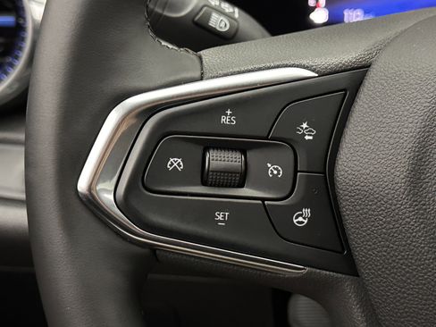 Used 2025 Chevrolet Trax LT w/ LT Convenience Package FWD image 18
