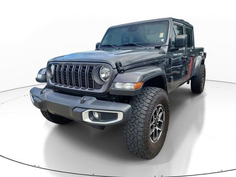 Used 2024 Jeep Gladiator Sport AWD/4WD image 3