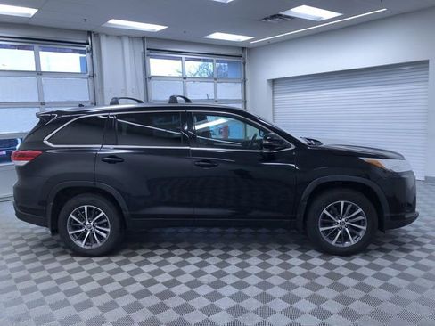 Used 2019 Toyota Highlander XLE image 34