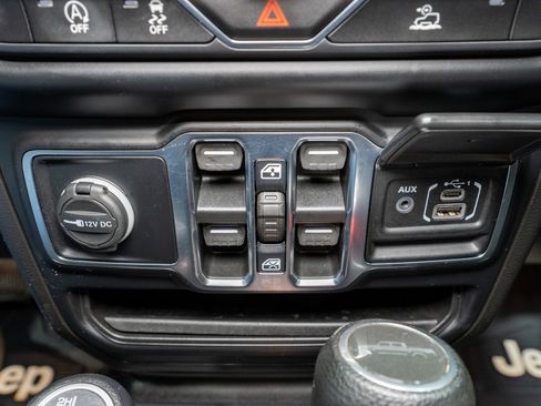 Used 2022 Jeep Gladiator Sport image 19