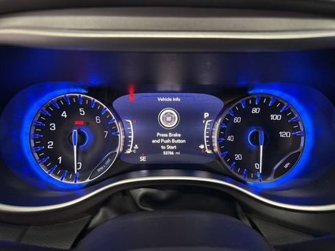 Used 2024 Chrysler Pacifica Touring-L image 29