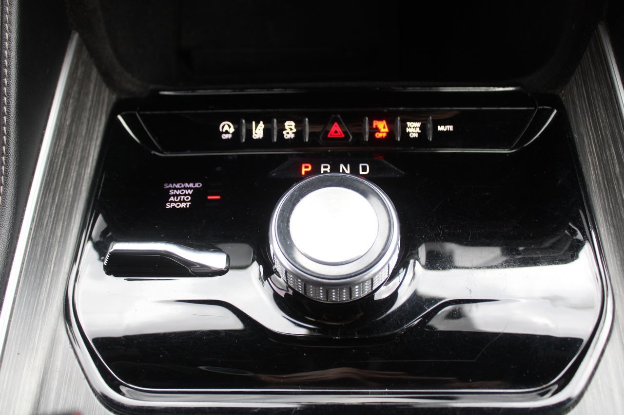 Used 2023 Jeep Wagoneer L Series II AWD/4WD image 19