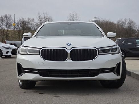 Used 2023 BMW 530e xDrive w/ Premium Package image 3