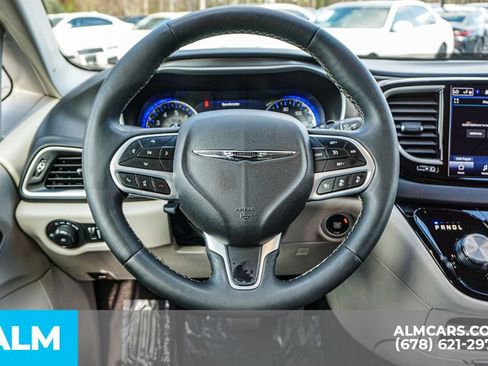 Used 2024 Chrysler Pacifica Touring-L FWD image 29