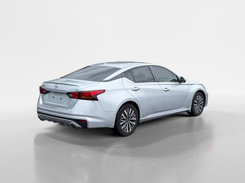 Used 2023 Nissan Altima 2.5 SV w/ SV Premium Package FWD image 4
