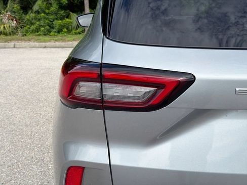 Used 2023 Ford Escape ST-Line w/ Tech Pack #1 FWD image 10