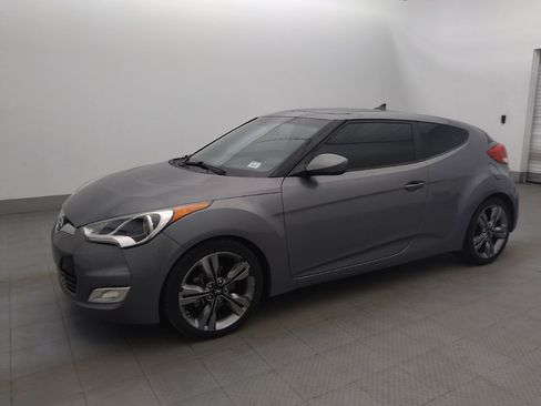 Used 2016 Hyundai Veloster w/ Option Group 03 FWD image 2