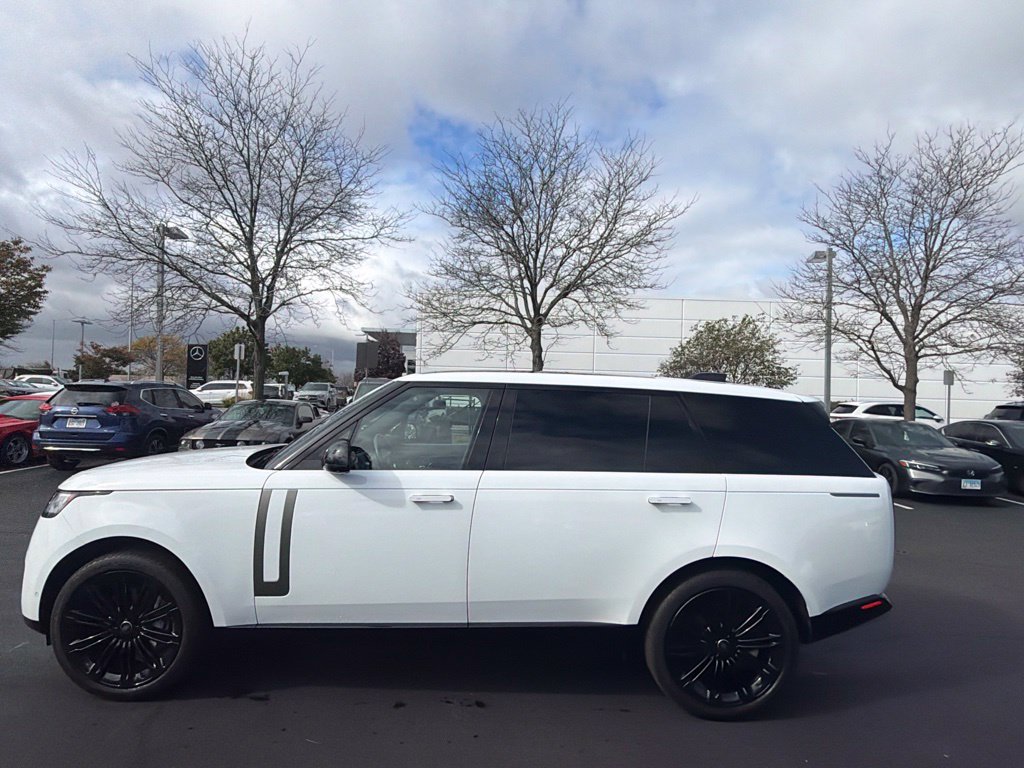 Used 2025 Land Rover Range Rover Long Wheelbase SE AWD/4WD image 2
