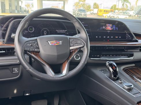 Used 2024 Cadillac Escalade Luxury image 30