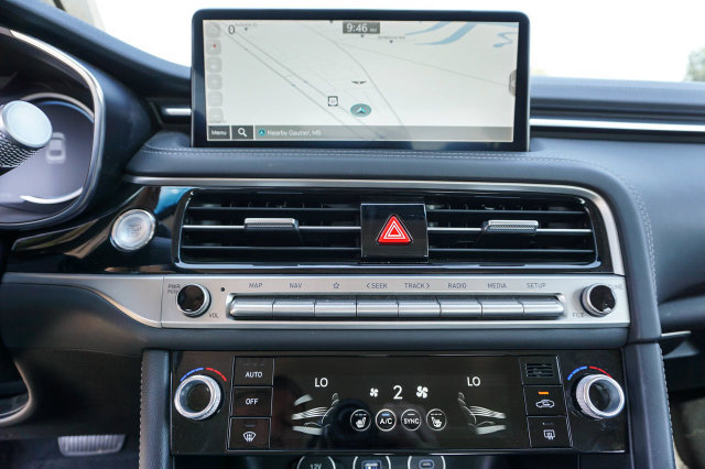 Used 2025 Genesis G70 2.5T RWD image 15