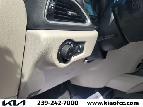 Used 2024 Chrysler Pacifica Touring-L FWD image 26