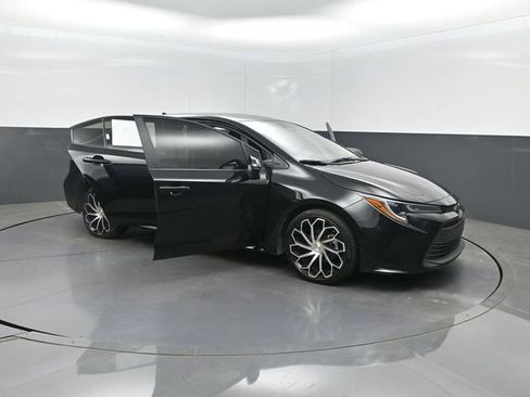 Used 2024 Toyota Corolla LE FWD image 37