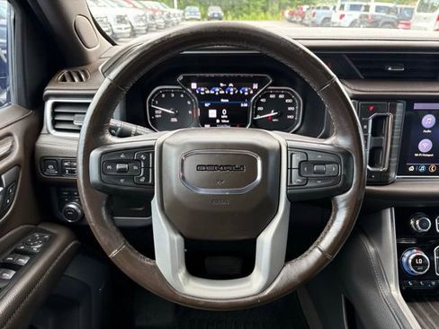 Used 2021 GMC Yukon XL Denali w/ Denali Premium Package AWD/4WD image 13