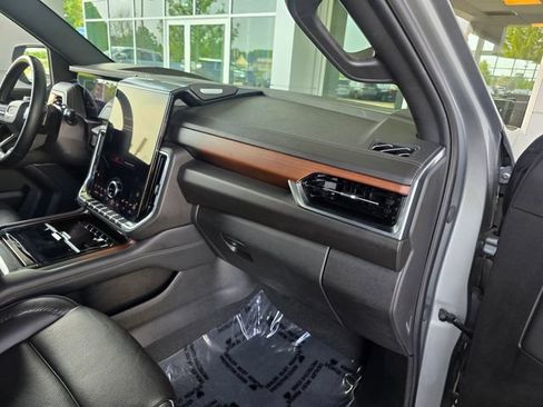 Used 2025 GMC Yukon Denali AWD/4WD image 10
