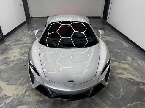 Used 2023 McLaren Artura RWD image 10