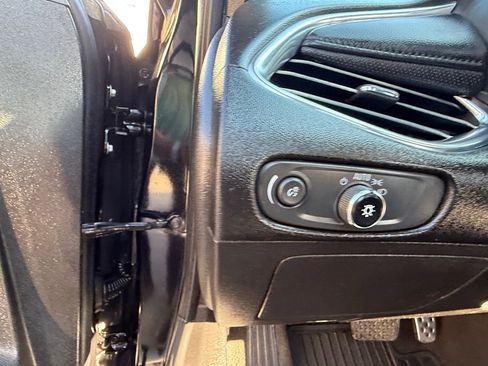 Used 2017 Chevrolet Malibu Premier w/ Premier Sun and Wheel Package image 22