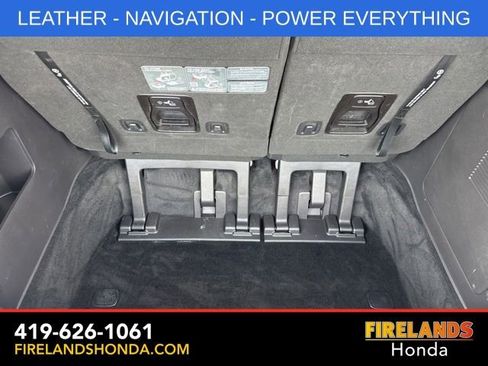 Used 2024 Kia Carnival EX FWD image 35