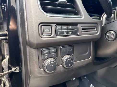 Used 2022 Chevrolet Tahoe Z71 w/ Luxury Package AWD/4WD image 19